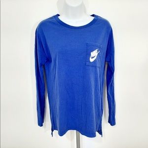 Unisex Nike long sleeve pocket t shirt. Perfect condition. Lightly worn.